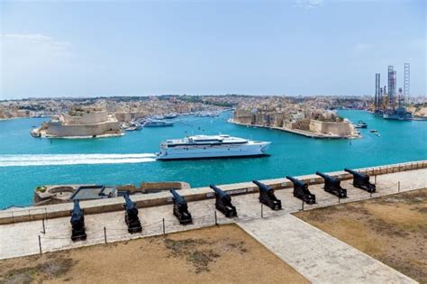 malta to pozzallo ferry time.